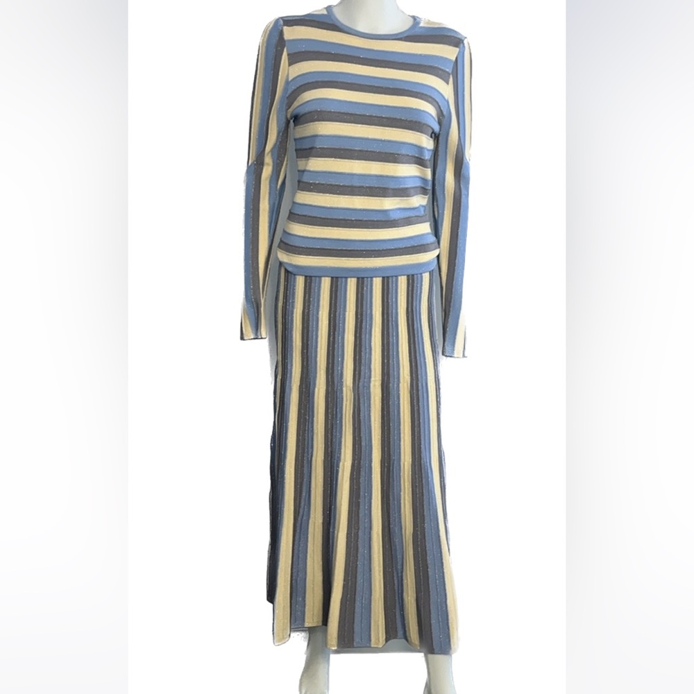 Womens 2 piece sweater top and skirt size XS